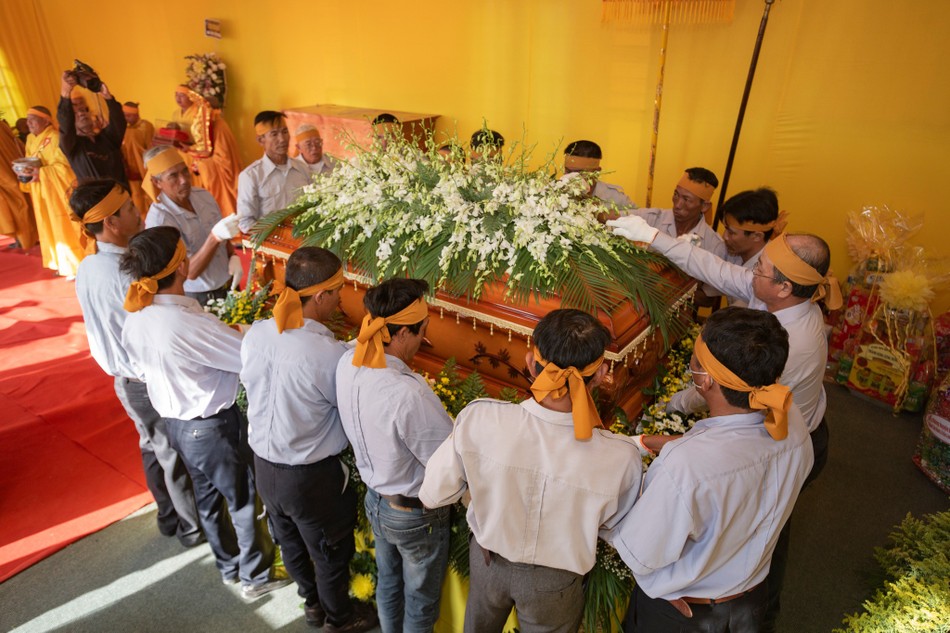 Cung tống kim quan đến nơi trà-tỳ Cung tống kim quan đến nơi trà-tỳ