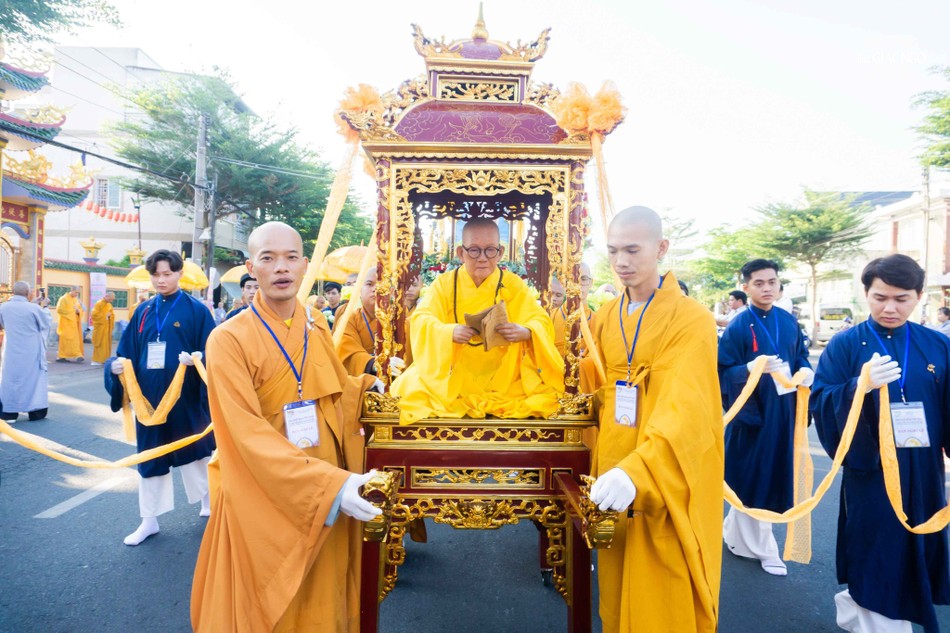 Tôn tượng Đại lão Hòa thượng Thích Trí Tịnh (1917-2014)