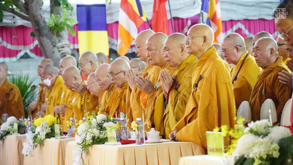 Niệm Phật cầu gia hộ