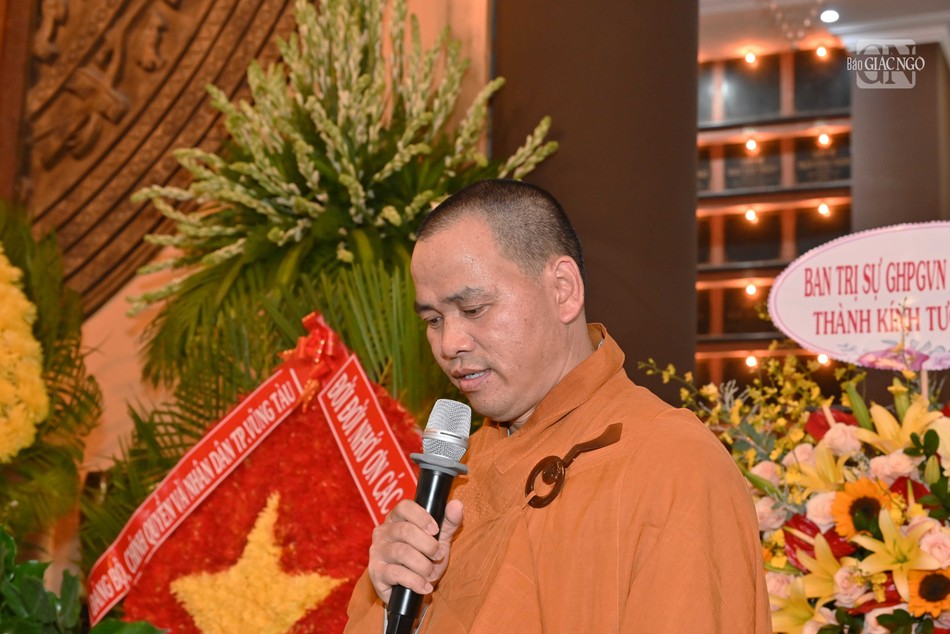 Thượng tọa Thích Thiện Thông, Phó Thường trực Ban Trị sự GHPGVN TP.Vũng Tàu đọc điếu văn tưởng niệm chư anh linh anh hùng liệt sĩ Thượng tọa Thích Thiện Thông, Phó Thường trực Ban Trị sự GHPGVN TP.Vũng Tàu đọc điếu văn tưởng niệm chư anh linh anh hùng liệt sĩ