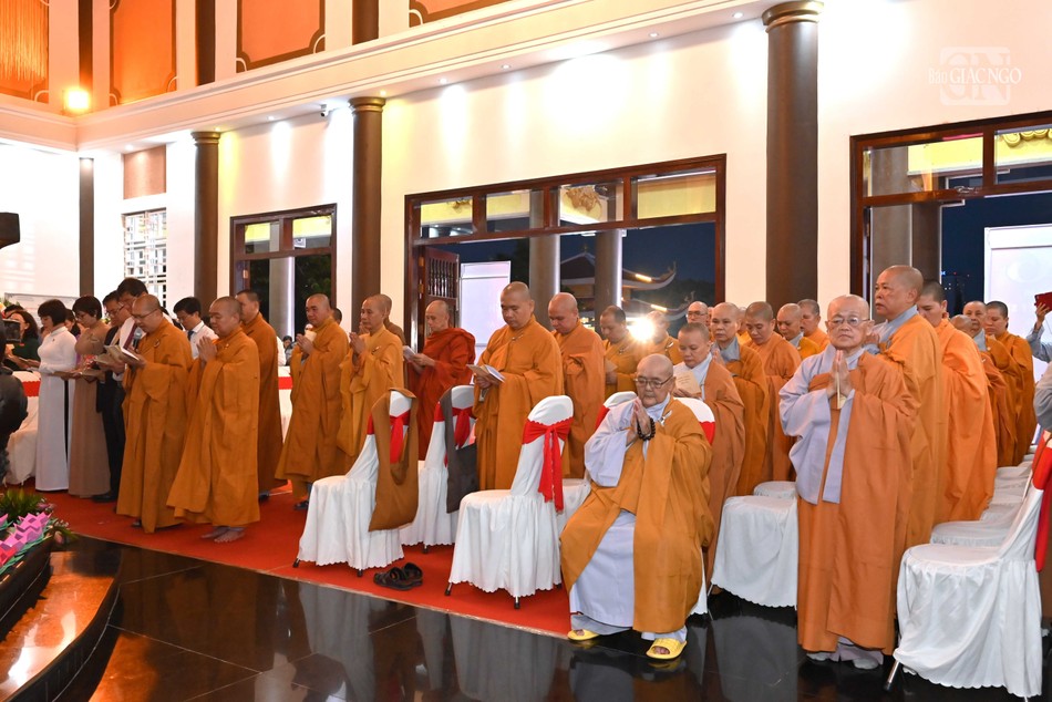 Tụng kinh kỳ siêu cầu nguyện theo nghi thức truyền thống Phật giáo Tụng kinh kỳ siêu cầu nguyện theo nghi thức truyền thống Phật giáo