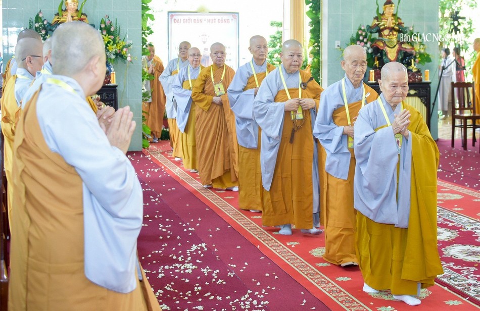 Chư giới sư Ni quang lâm