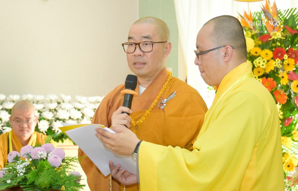 Thượng tọa Thích Quảng Lộc phát biểu khai mạc