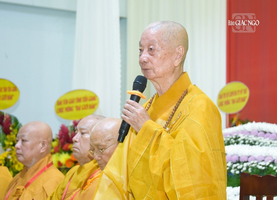 Đức Pháp chủ GHPGVN khai thị cho tứ chúng