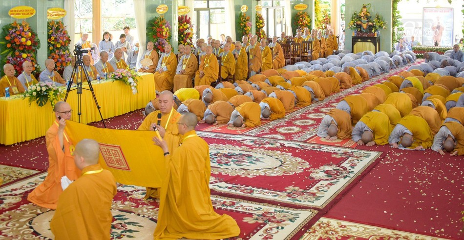 Cung an chức sự Hội đồng thập sư Tăng