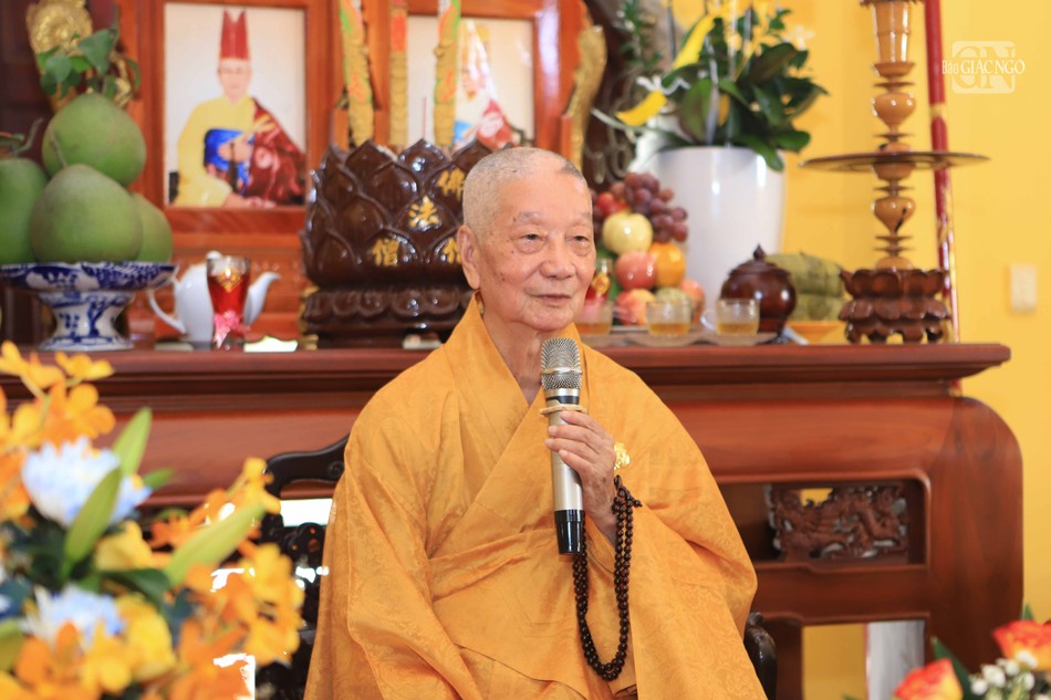 Đức Pháp chủ nhắc lại công hạnh của Tổ sư Huệ Đăng Đức Pháp chủ nhắc lại công hạnh của Tổ sư Huệ Đăng