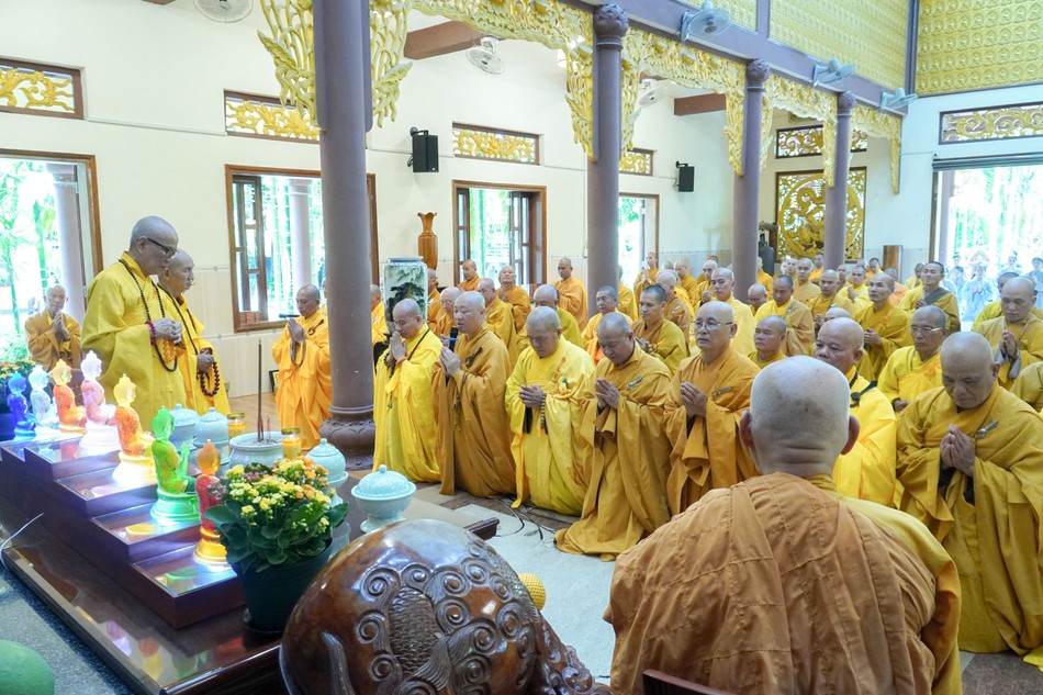 Chư Tăng hành giả an cư tại chùa Vạn Thiện tác bạch tạ pháp Chư Tăng hành giả an cư tại chùa Vạn Thiện tác bạch tạ pháp