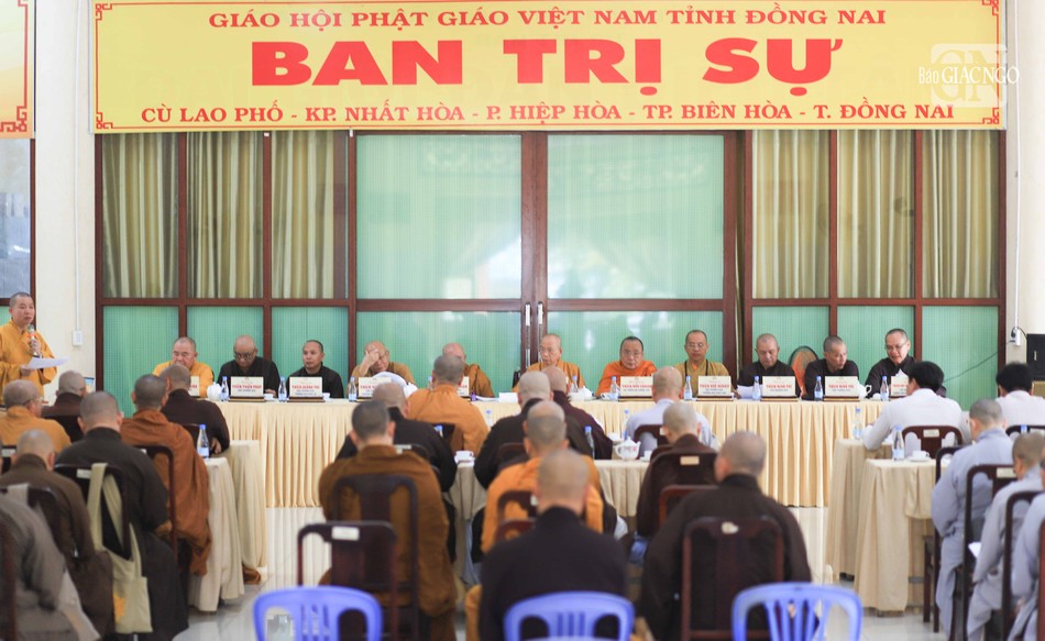 Quang cảnh phiên họp