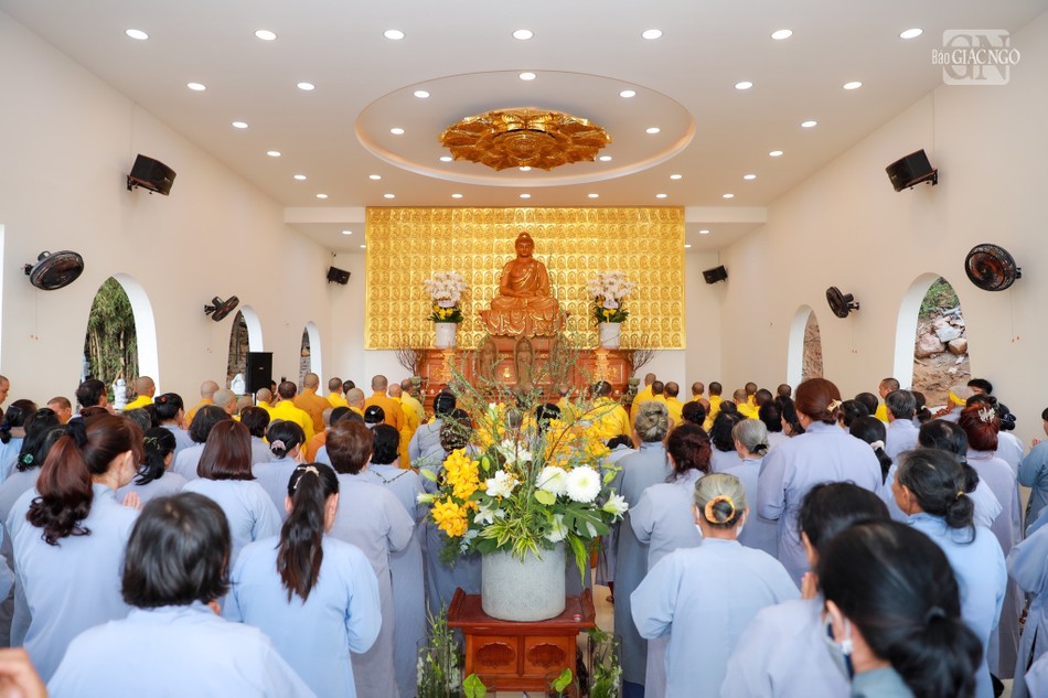 Quang cảnh lễ an vị Phật