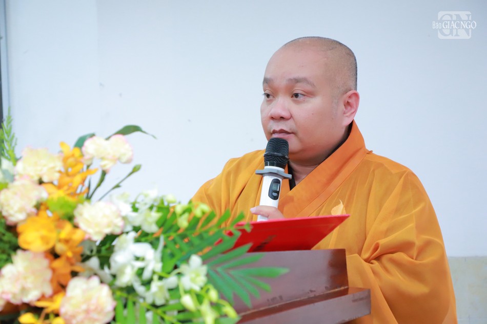 Thượng tọa Thích Trung Nguyện công bố quyết định khen thưởng của Ban Trị sự GHPGVN TP.HCM