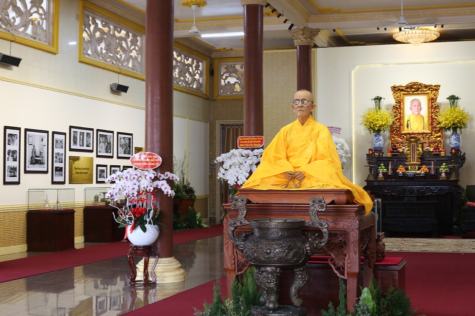 Pháp tướng Đại lão Hòa thượng Thích Trí Tịnh (1917-2014) trong không gian triển lãm tưởng niệm tại chùa Vạn Đức