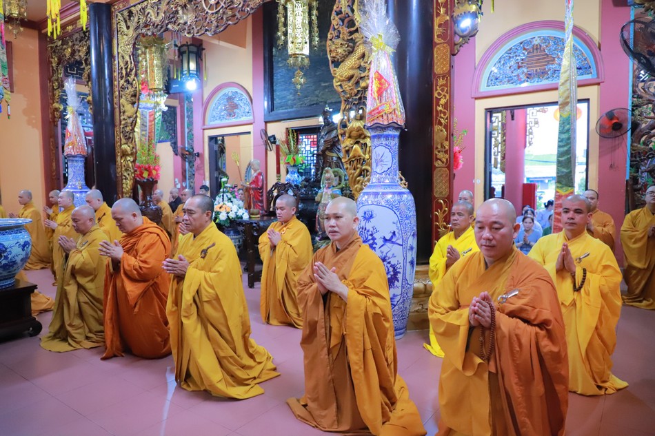 Chư Tăng tham dự Bố-tát tại chùa Thái Nguyên Chư Tăng tham dự Bố-tát tại chùa Thái Nguyên