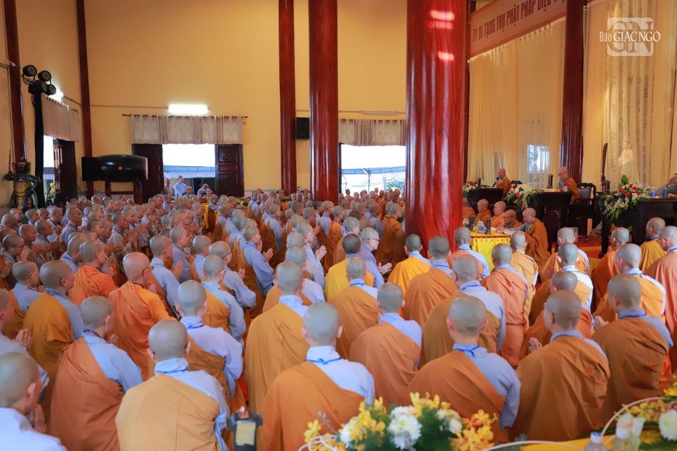 Giới tử Tỳ-kheo-ni đón nhận giới pháp