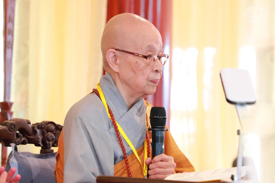 Ni trưởng Thích nữ Huệ Hương sách tấn giới tử Ni