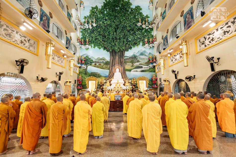 Chư Tăng vân tập định kỳ trong ngày trưởng tịnh Chư Tăng vân tập định kỳ trong ngày trưởng tịnh