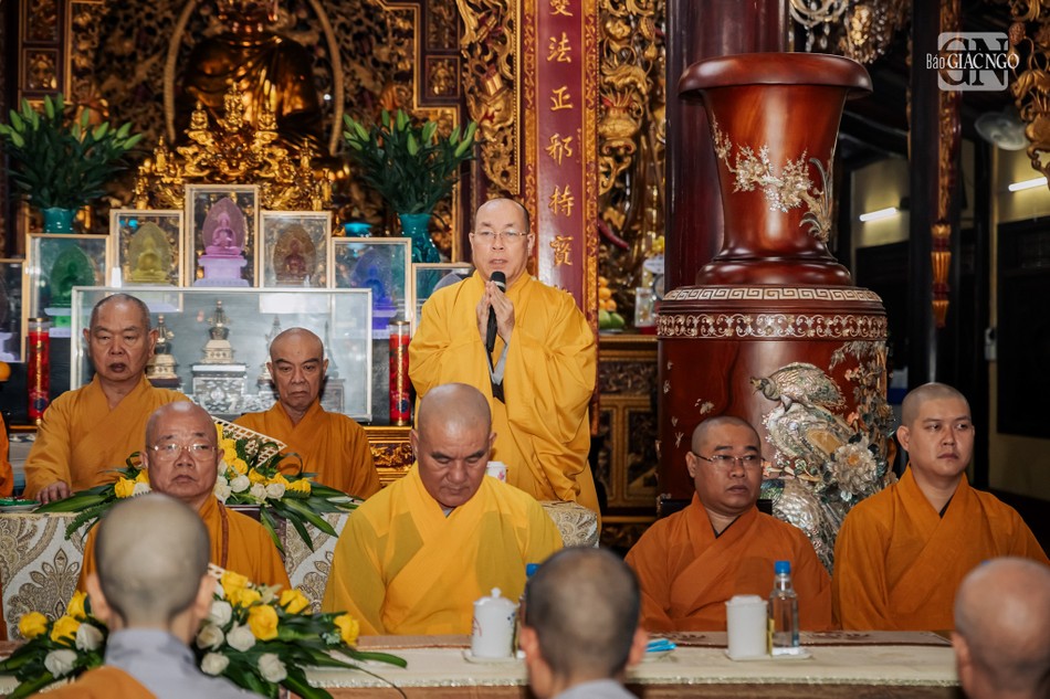 Thượng tọa Thích Đạt Đức sách tấn đến chư hành giả an cư tại hạ trường chùa Sùng Đức