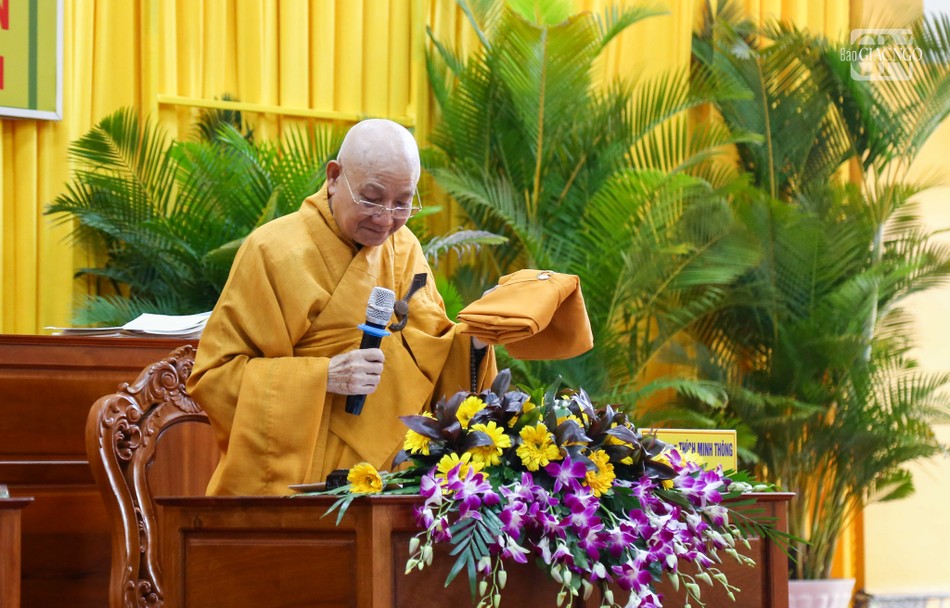 Trưởng lão Hòa thượng Thích Minh Thông, Yết-ma A-xà-lê truyền y Trưởng lão Hòa thượng Thích Minh Thông, Yết-ma A-xà-lê truyền y