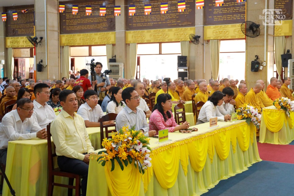 Đại diện lãnh đạo chính quyền các cấp