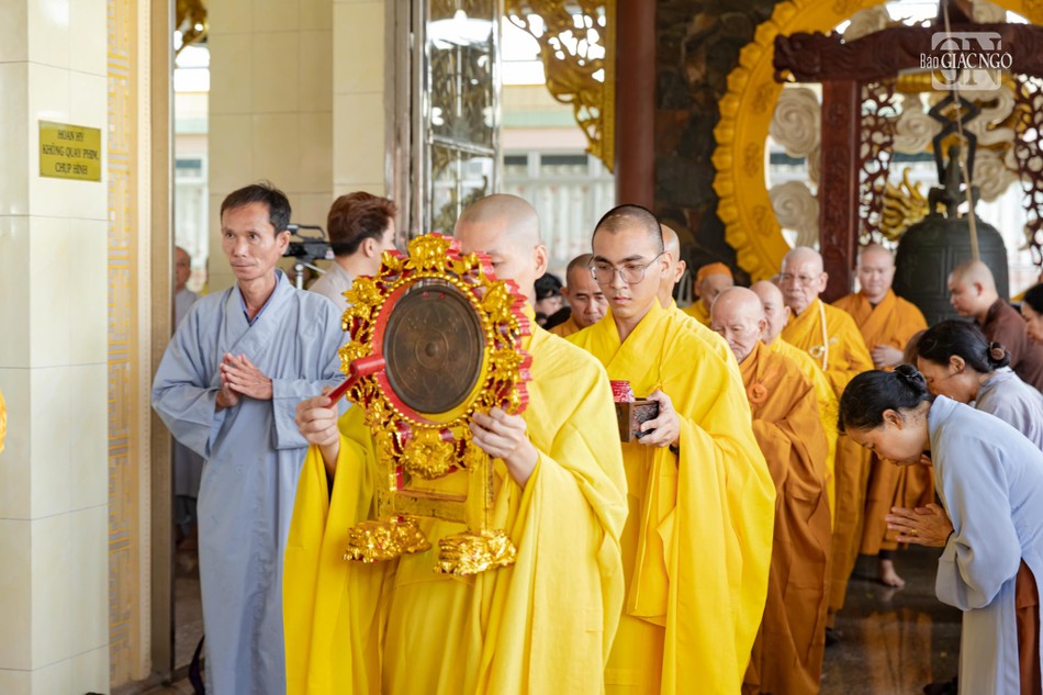 Cung nghinh chư tôn đức quang lâm Cung nghinh chư tôn đức quang lâm