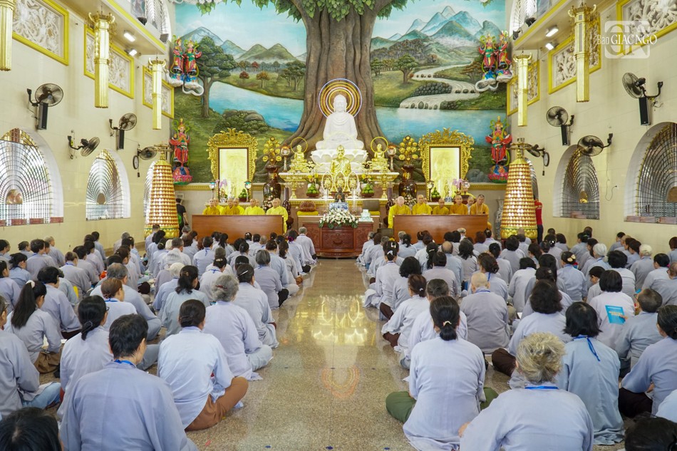 Đoàn thăm và sách tấn đạo tràng Phật tử Vạn Đức nhân ngày khóa tu Bát Quan trai cuối tháng Đoàn thăm và sách tấn đạo tràng Phật tử Vạn Đức nhân ngày khóa tu Bát Quan trai cuối tháng