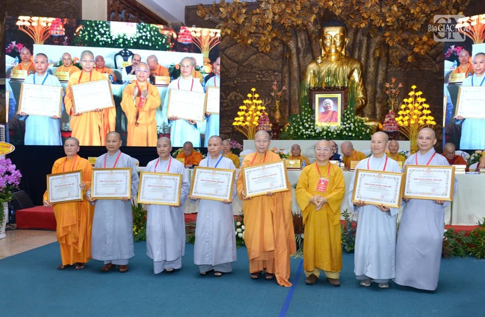 ...các cá nhân ...các cá nhân