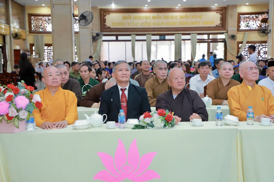 Chư tôn đức và đại biểu tham dự Chư tôn đức và đại biểu tham dự