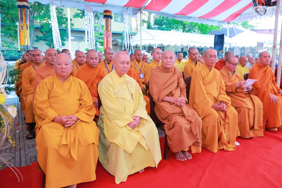 Chư tôn đức tham dự Chư tôn đức tham dự