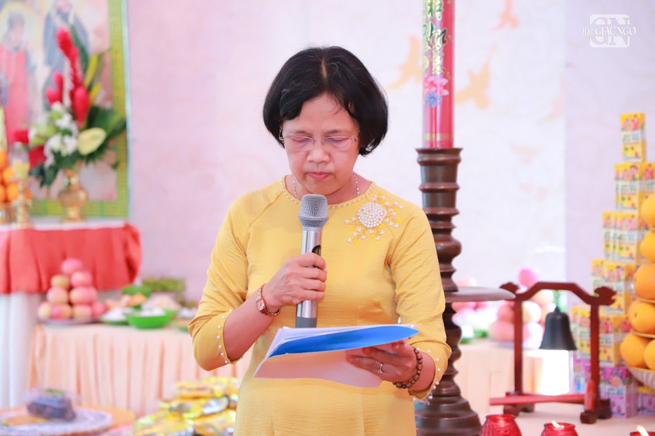 Bà Trịnh Thị Mỹ Huệ đọc điếu văn tưởng niệm Bà Trịnh Thị Mỹ Huệ đọc điếu văn tưởng niệm