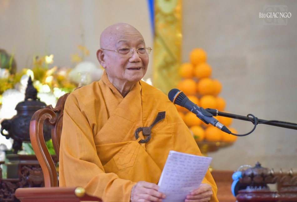 Trưởng lão Hòa thượng Thích Minh Thông giải đáp những thắc mắc của hội chúng về Giới luật