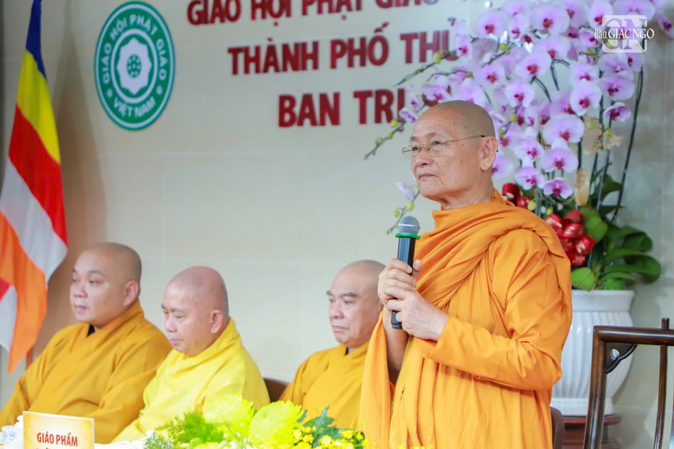 Trưởng lão Hòa thượng Viên Minh, Phó Pháp chủ Hội đồng Chứng minh đạo từ Trưởng lão Hòa thượng Viên Minh, Phó Pháp chủ Hội đồng Chứng minh đạo từ