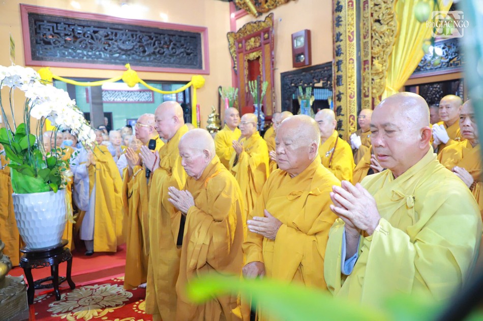 Chư tôn đức đảnh lễ Tam bảo Chư tôn đức đảnh lễ Tam bảo