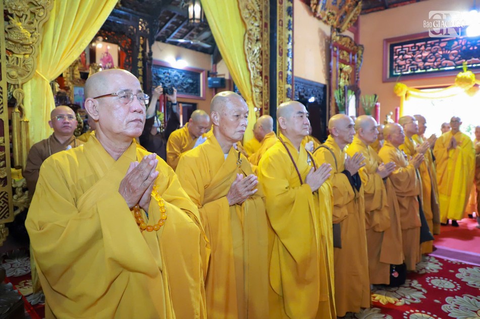 Chư Tăng thành tâm hộ niệm Chư Tăng thành tâm hộ niệm