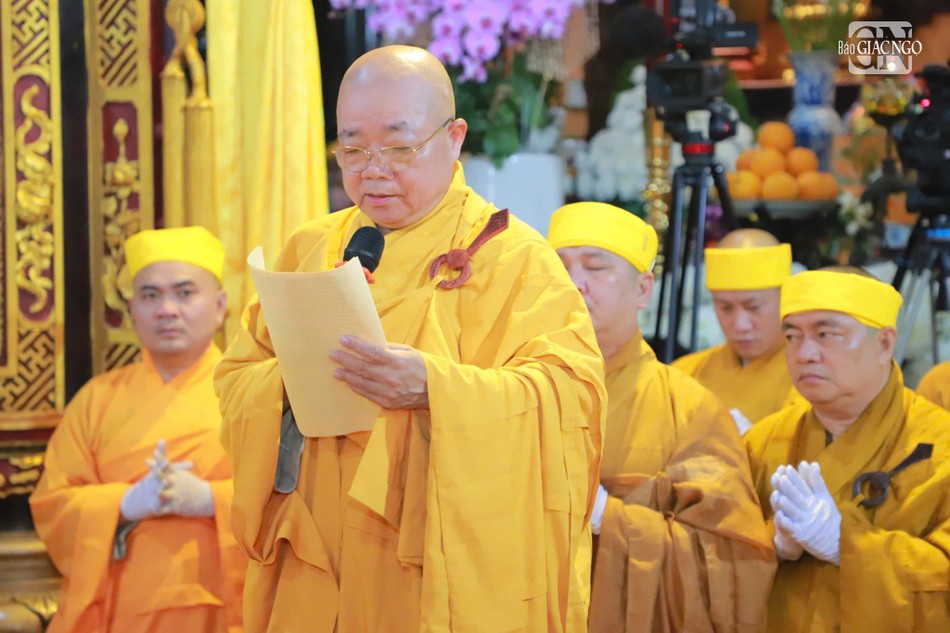 Hòa thượng Thích Thiện Hảo đọc lời tưởng niệm