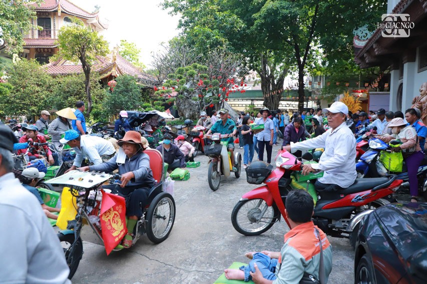 Ấm áp những phần quà trước thềm Tết Nguyên đán Ất Tỵ - 2025 Ấm áp những phần quà trước thềm Tết Nguyên đán Ất Tỵ - 2025