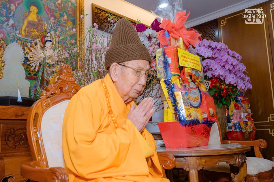 Vấn an, khánh tuế chúc thọ Trưởng lão Hòa thượng Thích Đức Nghiệp 98 tuổi Vấn an, khánh tuế chúc thọ Trưởng lão Hòa thượng Thích Đức Nghiệp 98 tuổi