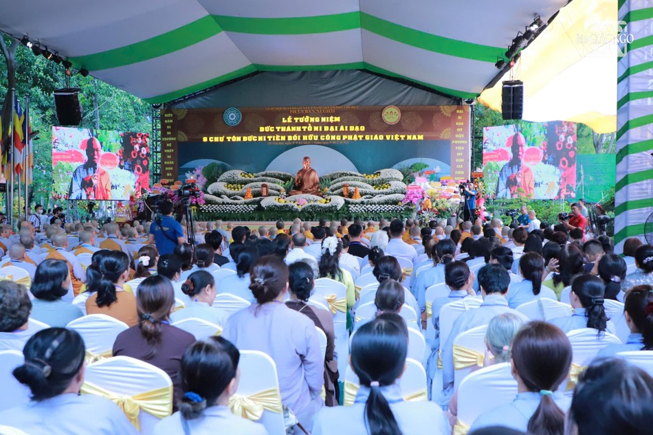 Quang cảnh buổi lễ Quang cảnh buổi lễ