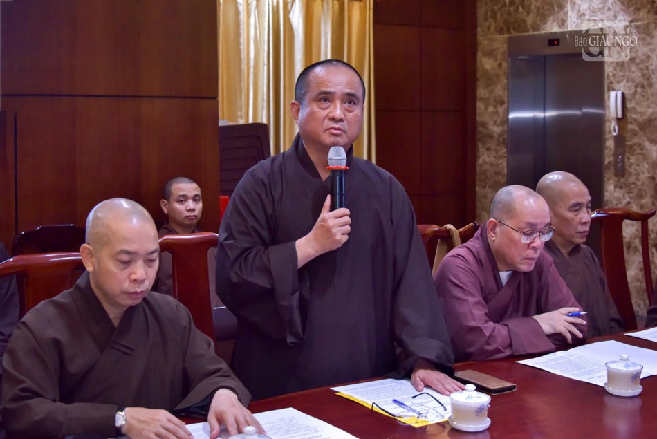 Thượng tọa Thích Tâm Hải trình bày phương án tổng thể công tác tổ chức cung thỉnh, tôn trí, chiêm bái và bảo vệ xá-lợi trái tim Bồ-tát Thích Quảng Đức