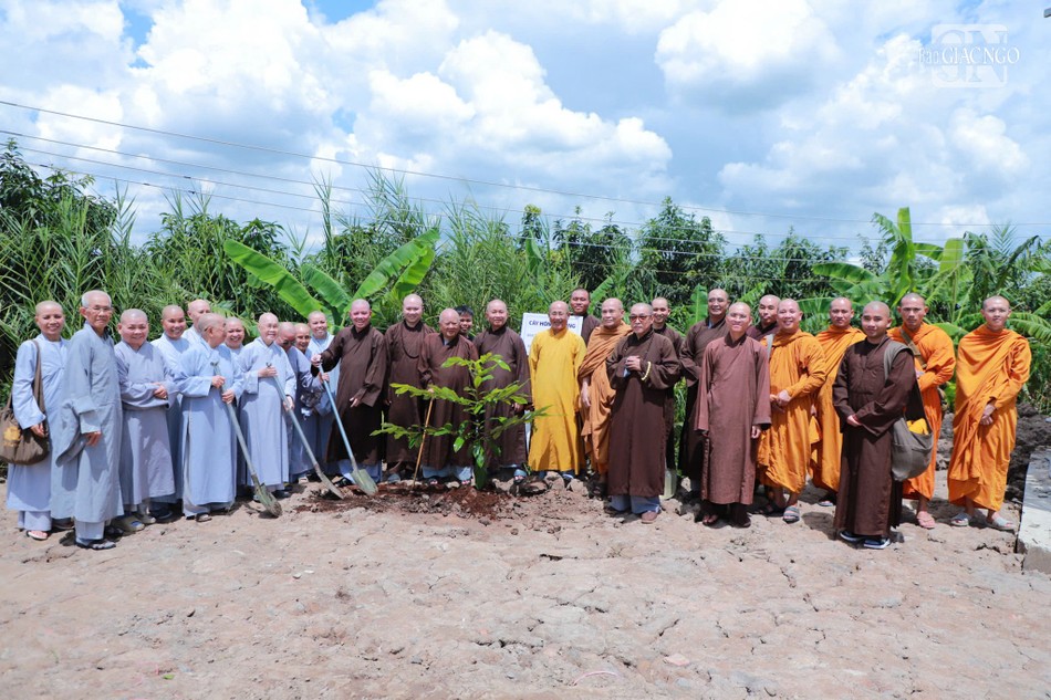 Khoảnh khắc lưu niệm của chư tôn đức Ban Trị sự GHPGVN TP.Thủ Đức trong chuyến thăm đầy ý nghĩa tại quê hương cố Đại lão Hòa thượng Thích Trí Tịnh Khoảnh khắc lưu niệm của chư tôn đức Ban Trị sự GHPGVN TP.Thủ Đức trong chuyến thăm đầy ý nghĩa tại quê hương cố Đại lão Hòa thượng Thích Trí Tịnh