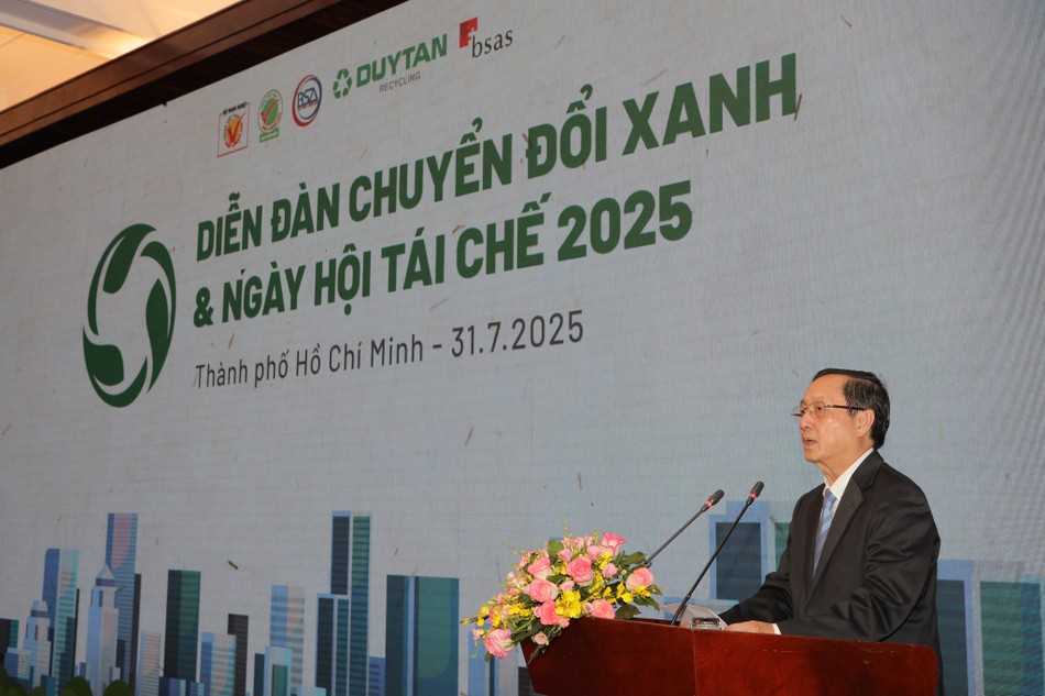 Phó Trưởng ban Tuyên giáo và Dân vận Trung ương Huỳnh Thành Đạt phát biểu tại diễn đàn Phó Trưởng ban Tuyên giáo và Dân vận Trung ương Huỳnh Thành Đạt phát biểu tại diễn đàn