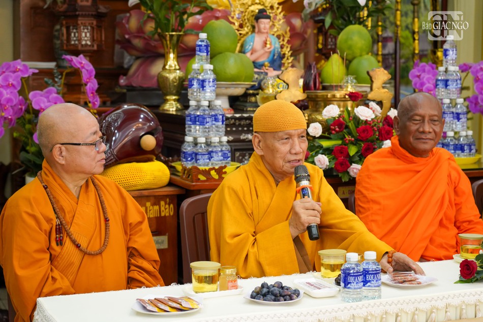 Hòa thượng Thích Hạnh Ngộ, Ủy viên Thường trực Ban Trị sự GHPGVN TP.HCM sách tấn đại chúng