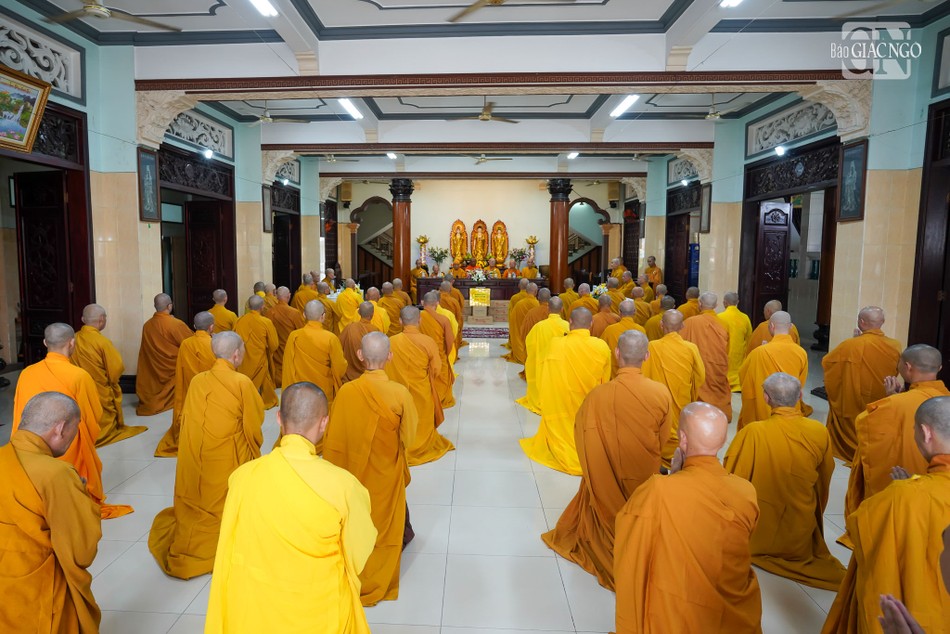 90 hành giả nội thiền tại trường hạ chùa Từ Quang dâng lời tri ân chư tôn đức Ban Thường trực Ban Trị sự GHPGVN TP.HCM