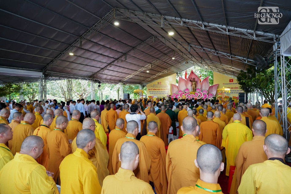 Lễ tưởng niệm diễn ra tại Đền thờ Liệt sĩ Đông Nam Bộ - từng là căn cứ của chiến khu Đ trong kháng chiến chống Pháp và Mỹ. Hiện nơi đây vinh danh trên các bia đá với hơn 21.000 anh hùng liệt sĩ