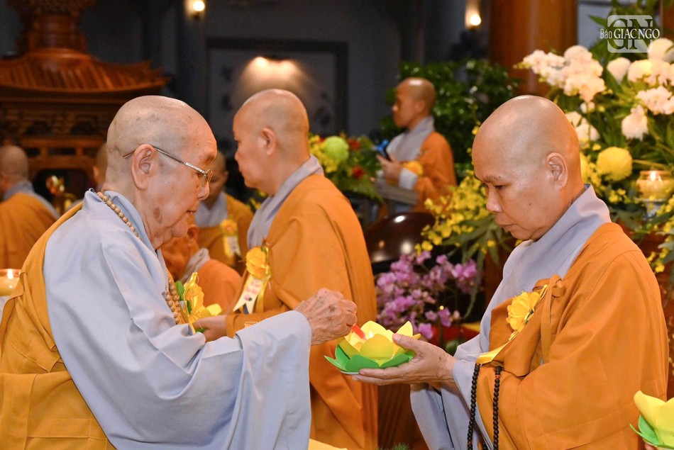 Nghi thức truyền đăng tại chùa Vạn Phước