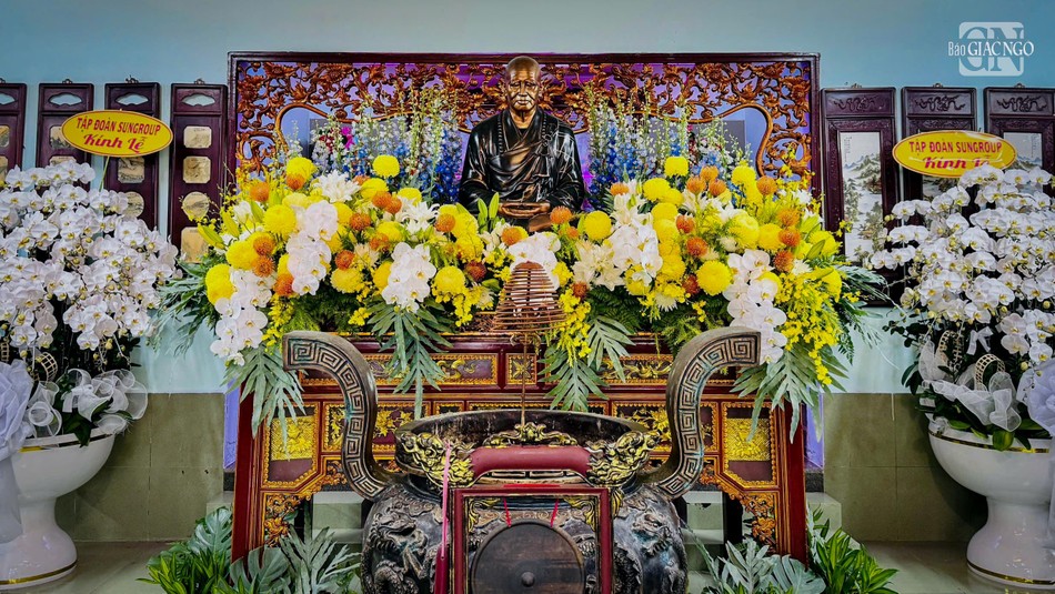Tôn tượng Trưởng lão Hòa thượng Thích Trí Tịnh tại thiền thất