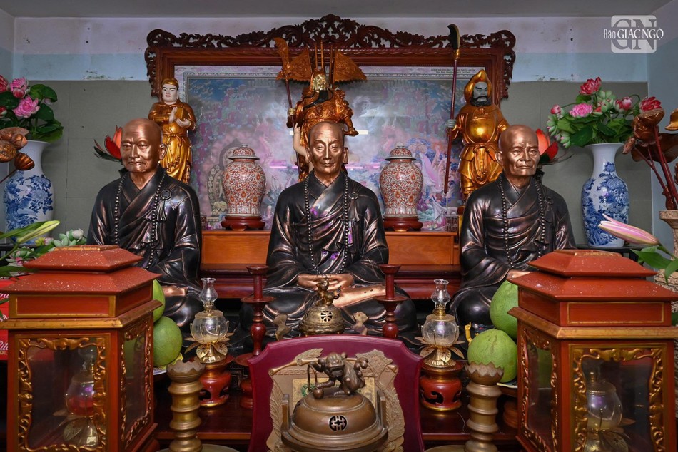 Tôn tượng 3 vị Pháp chủ