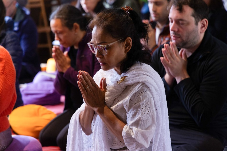 Khoá lễ cầu nguyện tại tu viện Empty Cloud