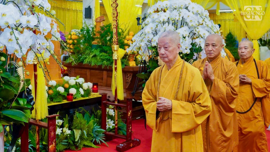 Sau đó hữu nhiễu kim quan Sau đó hữu nhiễu kim quan