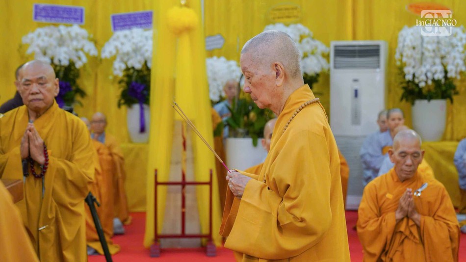 Ngài đã mặc niệm Trưởng lão Hòa thượng Thích Từ Thông Ngài đã mặc niệm Trưởng lão Hòa thượng Thích Từ Thông