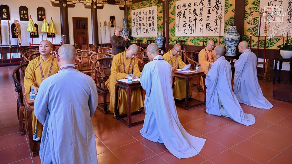 Tại kỳ khảo hạch, mỗi giới tử trả lời trực tiếp 12 câu hỏi do giám khảo đặt ra với 4 nội dung: Kinh, Luật, Luận và Sử