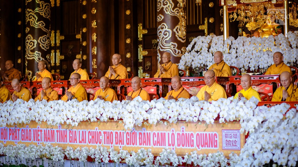 Chư tôn giáo phẩm chứng minh